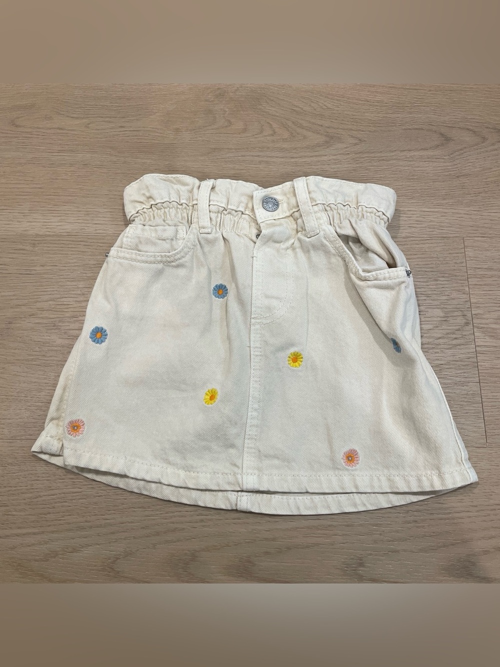 Zara Cream Skirt with Multicolor Daisy Embroidery